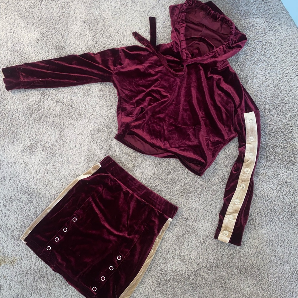 Honeybun maroon skirt set velour size M